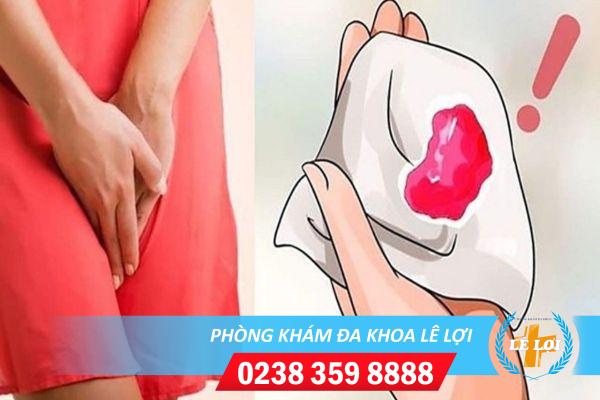 Dịch âm đạo màu đỏ có máu là biểu hiện của bệnh gì?