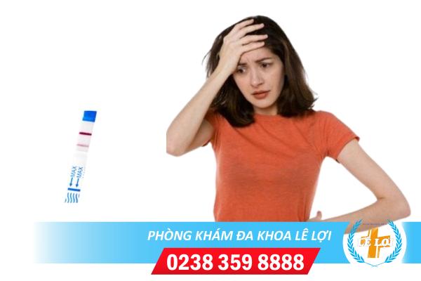 Que thử thai 1 vạch đậm 1 vạch mờ có thai không?